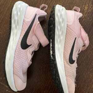 NIKE LITTLE GIRL'S REVOLUTION 6 PINK MESH ATHLETIC SHOES SIZE 12.5